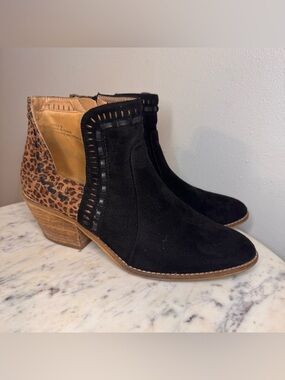 Boutique by Corkys "index" Booties Size 9 Faux Leather leopard shoes